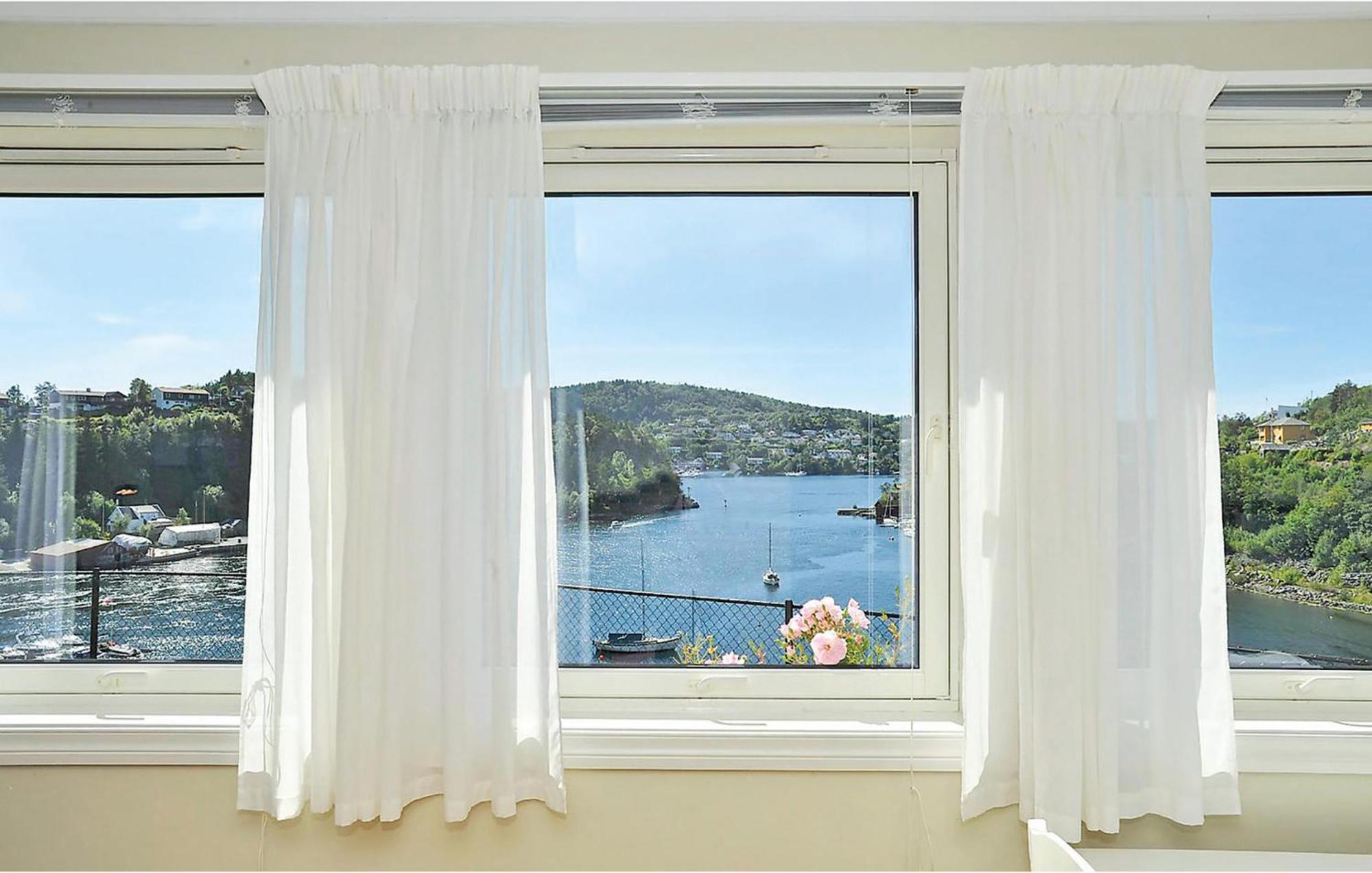 Cozy Apartment In Straumsgrend With Kitchen Bergen Bagian luar foto