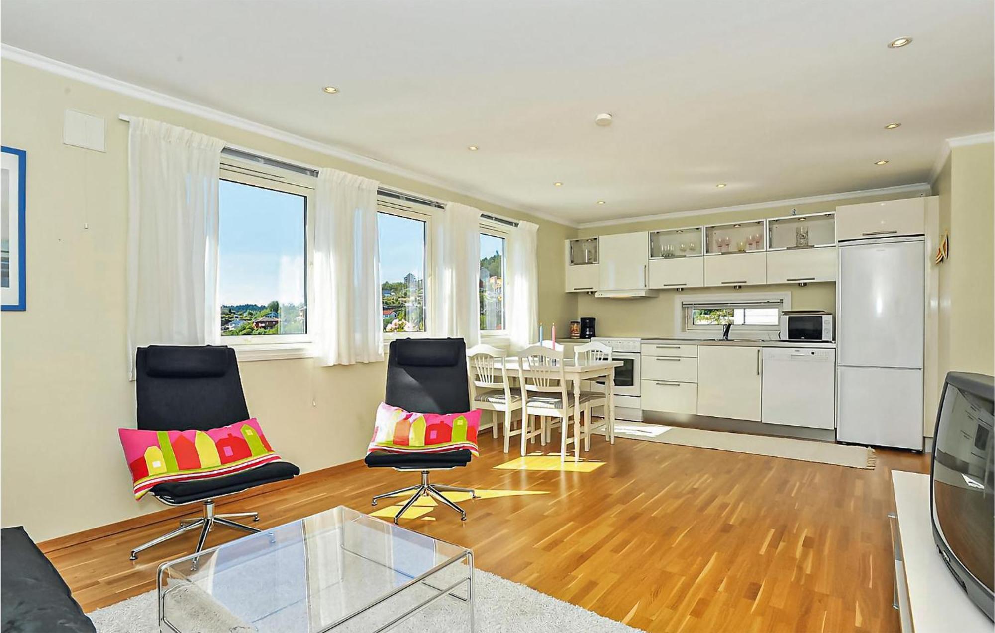 Cozy Apartment In Straumsgrend With Kitchen Bergen Bagian luar foto