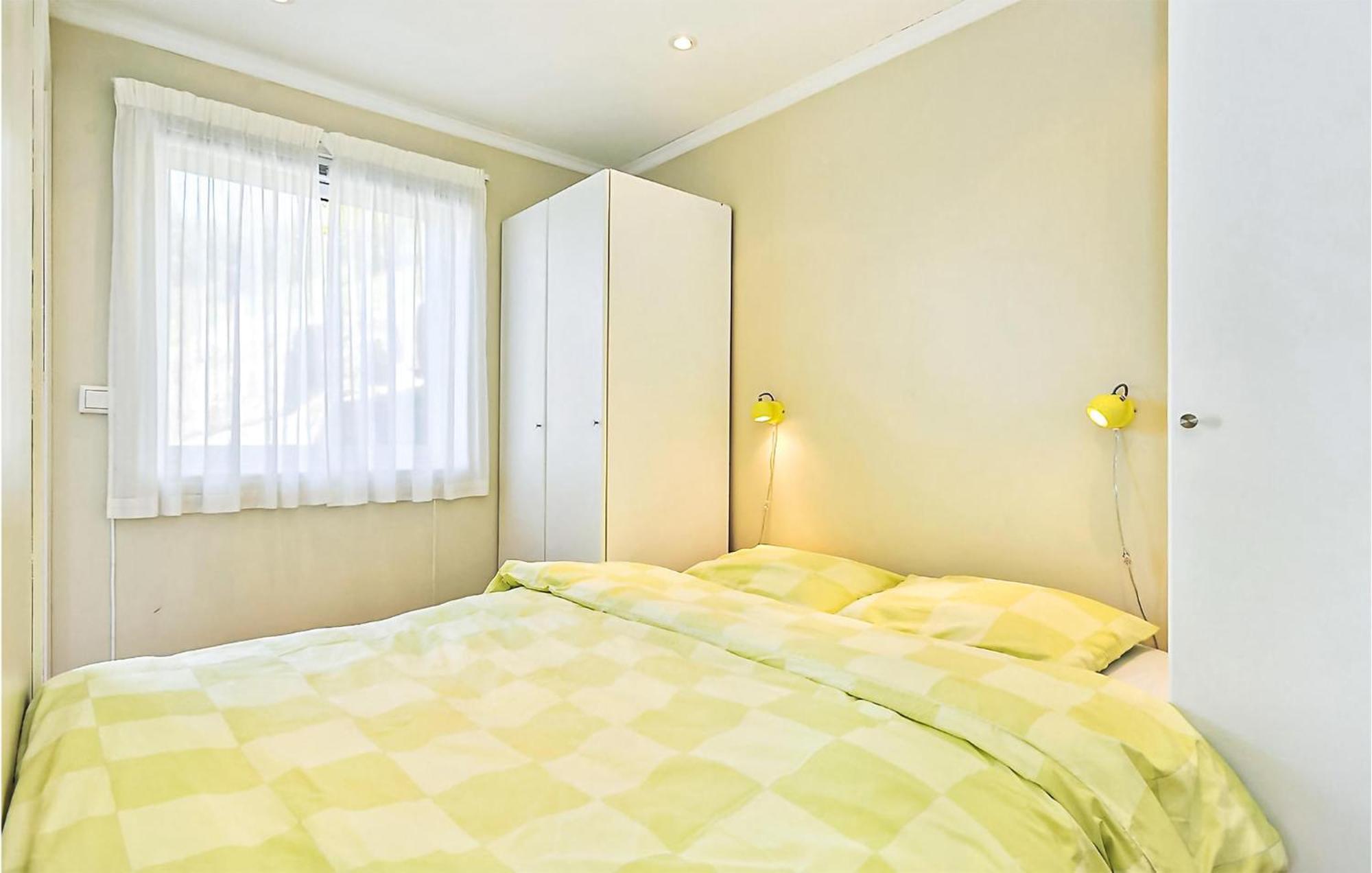 Cozy Apartment In Straumsgrend With Kitchen Bergen Bagian luar foto