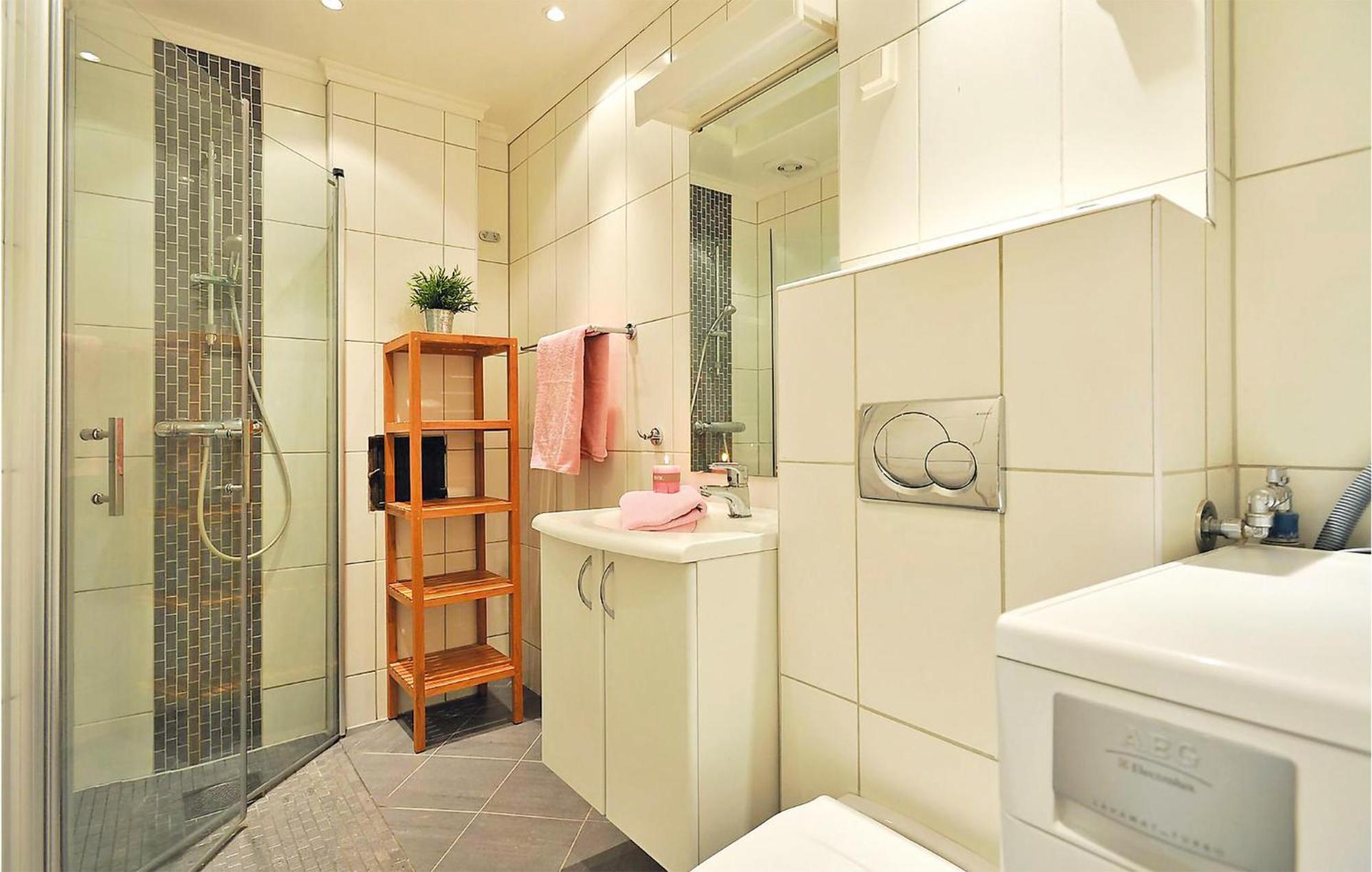 Cozy Apartment In Straumsgrend With Kitchen Bergen Bagian luar foto